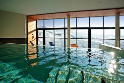 piscine intérieur résidence