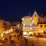 Place du village de Megève la nuit